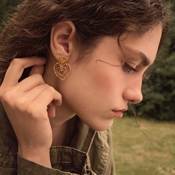 Beate øreringe i forgyldt sølv fra Maanesten